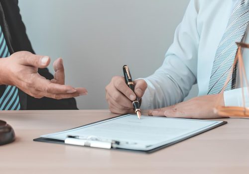 Perícia Judicial e Assistência Técnica: Diferenças, Interações e Vantagens Estratégicas